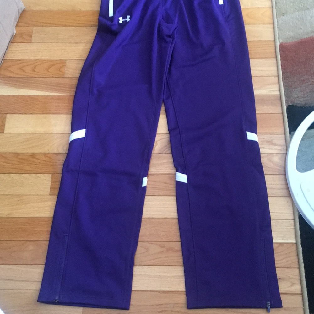 New Woman’s Under Armour Fitted Pants